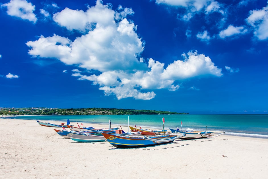 Bateau sur la plage de Jimbaran Bali