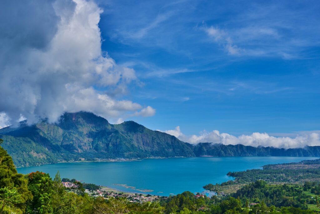 Lac Buyan et lac Tamblingan