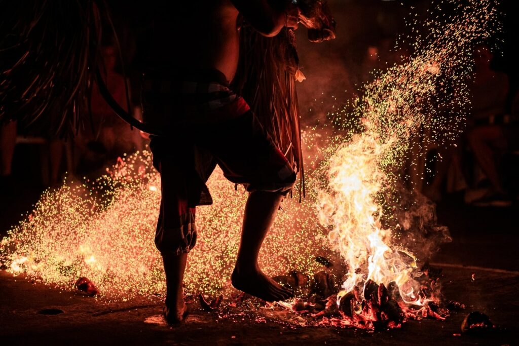 Feu de joie au Kecak Fire Dance