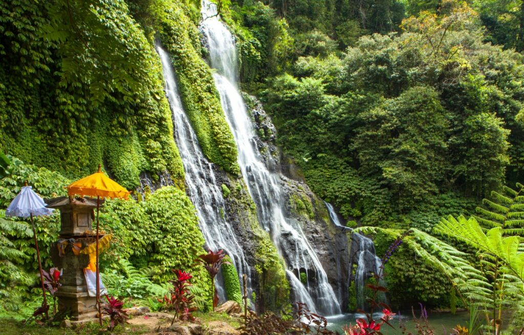 Cascade de Banyumala