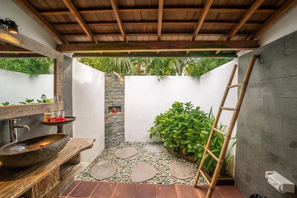 Salle de bain au Flower Bud Bungalow Balangan